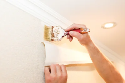 Pose de papier peint à Ville — revêtements muraux et toiles de verre